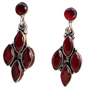 Pendientes colgantes de granate oxidado al por mayor con engaste de bisel, joyería de moda india chapada en plata antigua para fiestas, directo de fábrica - Product Image 1