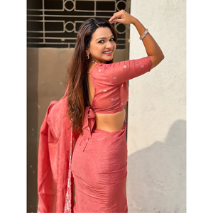 Sari de mariage brodé Coral Crush, motifs floraux multicolores et bordure en pointillés - Product Image 3