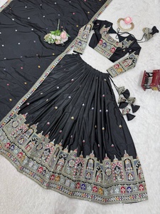Ensemble Lehenga Choli en soie grise traditionnelle avec dupatta brodé, tenue indienne pakistanaise pour mariage et fêtes - Product Image 5