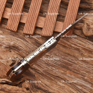 มีดพับ UA Supplies ทำจากเหล็กดามัสกัสทองแดงตีขึ้นรูปด้วยมือ ปลายใบมีดแบบ Clip Point พร้อมระบบล็อคด้านหลัง สำหรับพกพา EDC ด้ามจับทำจากเขาแกะธรรมชาติและไม้พะยูง - Product Image 6