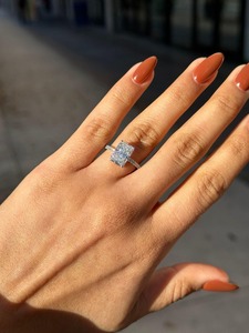 Anillo de Diamante Moissanite LGD Elegante y de Alta Gama para Mujer, Joyería de Compromiso Atemporal con Acabado Pulido, Disponible para la Venta - Product Image 3