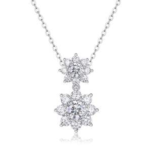 Collier pendentif en or blanc avec grappe de diamants – Collier rond à motif floral taillé en brillant – Bijoux en diamant pour femme - Product Image 3