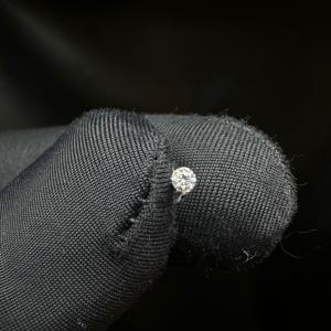 Boucle d'oreille minimaliste en or 10 carats avec diamant de laboratoire de 2 mm pour piercing Daith - Product Image 3