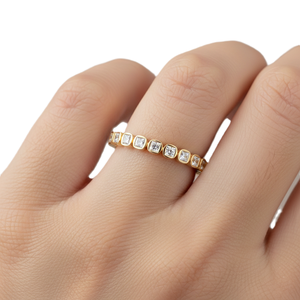 Bague de mariage et d'anniversaire empilable en or massif 18 carats avec diamant de laboratoire taille princesse, clarté DEF VS VVS, sertie clos minimaliste, bijoux - Product Image 5