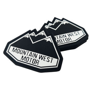 Patch en caoutchouc 3D Mountain West Motor, logo en relief à coudre, noir et orange, forme irrégulière - Product Image 6