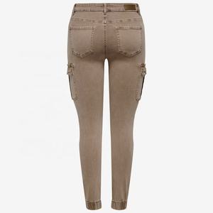Pantalon cargo fuselé personnalisé, coupe moderne, multi-poches, vêtement de travail avec options de broderie ou d'impression pour un usage mode et utilitaire - Product Image 2