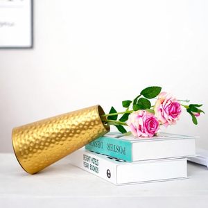 Vase à fleurs en métal martelé doré fait main, centre de table décoratif haut pour la maison, le salon, la salle à manger, le bureau, la décoration de mariage - Product Image 2