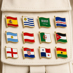 Épinglette en émail personnalisée avec drapeau national pour le football – Vente en gros d'épinglettes pour supporters, faible MOQ, fabrication vietnamienne - Product Image 4