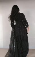 Ensemble de travail TENNECY pour femme avec broderie lourde et motifs numérotés, en pure soie crêpe, avec dupatta infroissable, séchage rapide, extensible et réversible