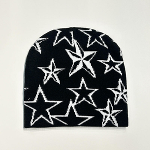 Gorro de Punto con Patrón de Estrellas Negras, Unisex, Gorro de Invierno Informal con Estampado Geométrico, Gorro de Esquí Ajustado, 100% Acrílico, Material Jersey - Product Image 1