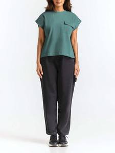 เสื้อยืดผู้หญิงทรงโอเวอร์ไซส์ระบายอากาศได้ดี ดีไซน์ทันสมัย ทรงหลวม คอกลม ไหล่ตก มีกระเป๋าเสื้อ รับผลิตตามแบบ OEM - Product Image 3