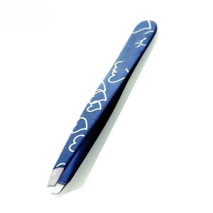 Pinzas para Cejas con Diseño de Corazón, Punta Curva, Acero Inoxidable, Ecológicas, Modernas, Duraderas, Precisión en el Aseo, Color Rosa - Product Image 2