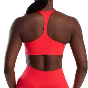 Sujetador deportivo rojo coral para mujer con logo personalizado, cuello en V, sin costuras, top corto para entrenamiento, conjunto de gimnasio, ropa deportiva al por mayor - Product Image 2