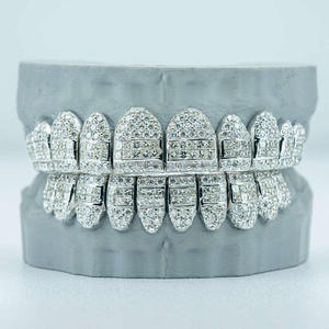 Grillz personnalisé 10 dents en Moissanite VVS, entièrement serti, style Hip Hop, bijoux fins de luxe unisexe par Trisha Jewels - Product Image 1