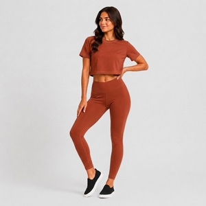 Conjunto Deportivo Premium para Mujer, Transpirable, de Spandex, Cuello Redondo, Ajustado, de 2 Piezas, Top Corto y Leggings con Bolsillos, Ropa Deportiva - Product Image 1