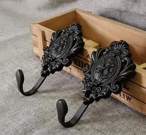 Crochet mural en métal de style royal classique, idéal pour suspendre des parapluies, des imperméables et des accessoires pratiques, provenant d'Inde. - Product Image 3