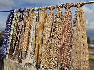 Paréo de plage en coton imprimé à la main indien avec bordure Zari, fait main, grande taille, pour la plage et les centres de villégiature, vente en gros - Product Image 4