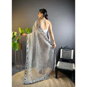 Saree en tissu brodé de designer avec fil d'aluminium - Product Image 1