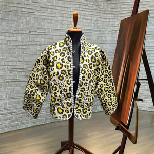 Edredón Reversible de Algodón Acolchado con Estampado Sanganeri Kantha, Hecho a Mano en Jaipur, India, Ecológico, con Estampado Animal, para Mujer, Primavera, Otoño e Invierno - Product Image 1