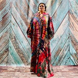 Robe kimono pour femme, taille unique, dernier design, avec ceinture, design tie-dye fait main, tissu 100% polyester, 1 pièce - Product Image 1