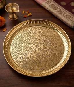 Bandeja de Servir Moderna de Latón con Grabado Floral, para Bodas, Diwali, Decoración del Hogar y Hoteles, Apta para Lavavajillas, Duradera - Product Image 1