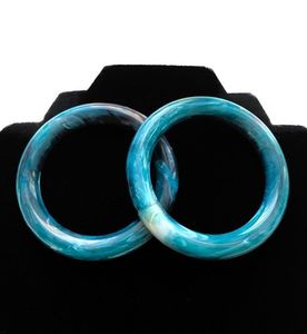 Bracelet élégant en résine époxy fait main pour femmes, bracelet moderne et coloré, accessoire de mode élégant pour un look décontracté - Product Image 3
