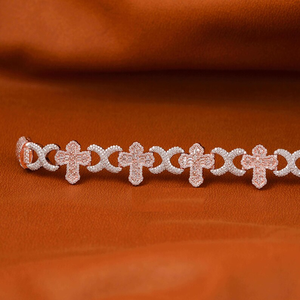 Bracelet de luxe en moissanite trèfle, finition or rose, design floral glacé, bijou élégant et étincelant, cadeau pour femme - Product Image 2