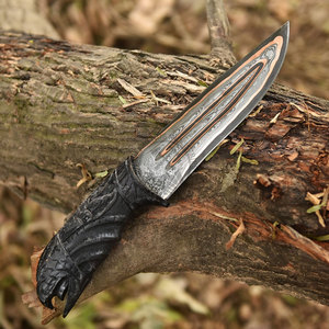 Nouveau Couteau de Chasse et de Survie Haut de Gamme en Acier Damas Cuivré Fait Main, Manche en Bois Gravé Corbeau, Lame Fixe Ambidextre - Product Image 5