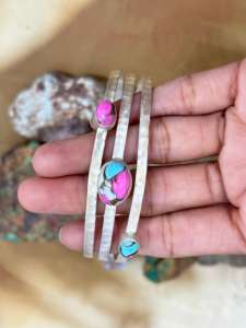 Anillo de compromiso Art Deco de cinco piedras con corte esmeralda y un diamante central de 1+ quilates cultivado en laboratorio en oro amarillo, blanco, rosa y platino de 18 quilates. - Product Image 6