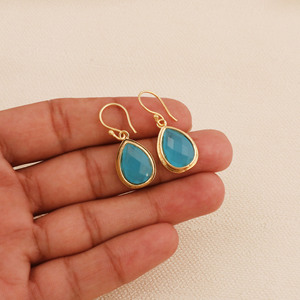 Boucles d'oreilles pendantes en calcédoine aqua faites à la main, plaquées or 18 carats, avec crochet délicat, bijoux pour anniversaire et mariage - Product Image 6