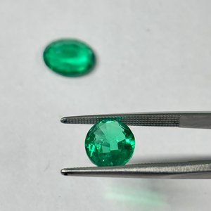 พลอยมรกตสีเขียวทรงรีเจียระไนแบบหลวม ราคาถูก สำหรับทำเครื่องประดับ ได้รับการรับรองจาก IGI - Product Image 4