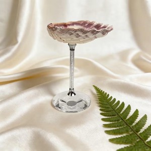 Elegante copa de vino de concha marina y vidrio con detalles refinados para un aspecto premium - Product Image 4