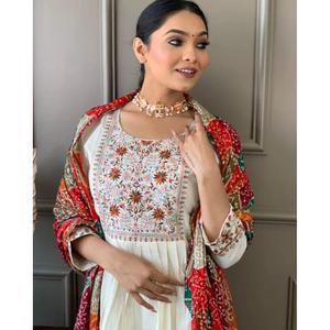 BORDADO DE SEDA CHANDERI MÁS RECOGIDO TRABAJO FONDO SUPERIOR CON DUPATTA BLANCO - Product Image 1