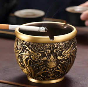 Cendrier en métal floral couleur cuivre rose avec une finition antique élégante, disponible à prix de gros. - Product Image 5