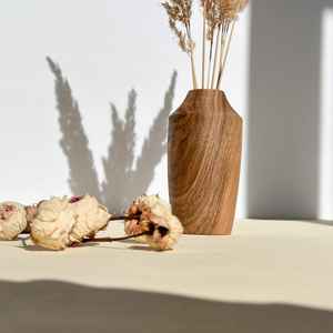 Jarrón de Piso de Madera de Nogal Hecho a Mano, Decoración Moderna y Ecológica para el Hogar, para Flores Secas y Arreglos de Boda - Product Image 2