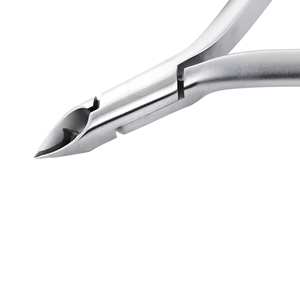 Pince à cuticules professionnelle en acier inoxydable à mâchoires affûtées, outil de manucure et pédicure pour l'élimination des peaux mortes, idéal pour les salons de manucure et les spas de beauté - Product Image 2