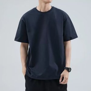 เสื้อยืดแขนสั้นผู้ชาย พิมพ์ลายปักโลโก้ OEM ออกแบบเอง ทรงหลวม ไซส์ใหญ่ เสื้อผ้าผู้ชายแบรนด์ดัง สีขาว สำหรับฤดูร้อน - Product Image 3