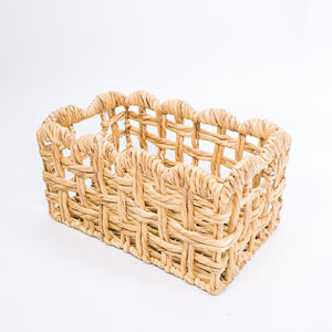 Panier cadeau artisanal en jacinthe d'eau tressée pour ranger les fournitures de bureaux à domicile et d'hôtels - Product Image 4