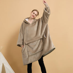 Couverture à capuche surdimensionnée personnalisée en polaire Sherpa épaisse, imprimée, confortable et chaude - Product Image 3