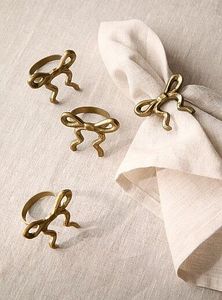 Anneau de serviette en métal fait main, mettant en valeur un savoir-faire expert pour des décorations élégantes de table. - Product Image 6