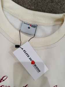 Sudadera de cuello redondo color crema con estampado gráfico de la hermandad griega de la región del Sur del Atlántico, sensacional sudadera tipo pullover - Product Image 4