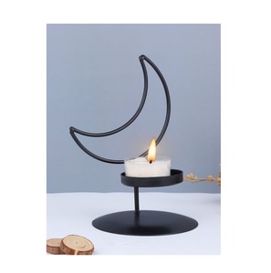 Porte-bougie en métal contemporain pour la décoration urbaine, ajoutant une touche métallique élégante et un éclat de chandelle. - Product Image 1