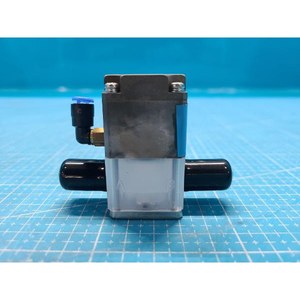 Válvula de Control de Fluidos Químicos CKD AMD01-8BUS-4, Usada, Piezas de Equipos Semiconductores Legacy - Product Image 1