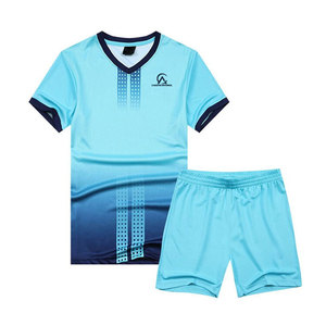 Ensemble d'uniformes de football durables avec coutures renforcées, coupe confortable et matière respirante, adapté aux matchs - Product Image 1