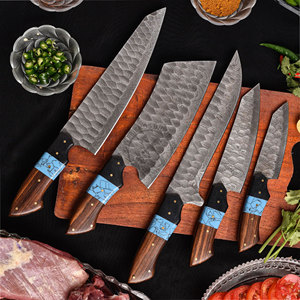 Nouvelle édition haut de gamme : Ensemble de 5 couteaux de chef de cuisine en acier Damas, faits main et personnalisés, avec manche en bois et pierre, lame pleine longueur à bord droit - Product Image 1