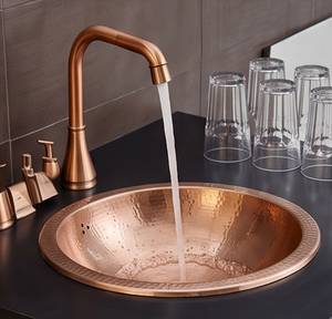 Évier de cuisine rond en cuivre fait main avec finition martelée polie, à poser sur le comptoir, design rustique, à cuve unique - Product Image 4