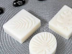 Savon Solide Artisanal au Coco (Transparent) pour Tous Types de Peau - Coffret Cadeau Soins Naturels & Collection Soins Personnels - Product Image 2
