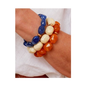 Brazalete Moderno de Resina con Características Decorativas Premium, Accesorio Elegante para Looks de Moda Inspirados en las Tendencias - Product Image 2
