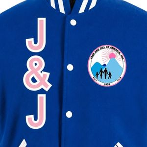Veste universitaire Jack & Jill avec lettres et écusson d'organisation, bleu roi et blanc, vêtements d'événement de qualité supérieure, approvisionnement en gros - Product Image 3