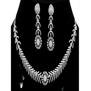 Ensemble collier et boucles d'oreilles en cristal plaqué argent avec pierres en rubis taille poire, bijoux de mariage classiques pour femmes - Product Image 1